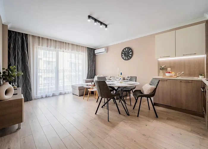 Comfy Luxury Center Apartment