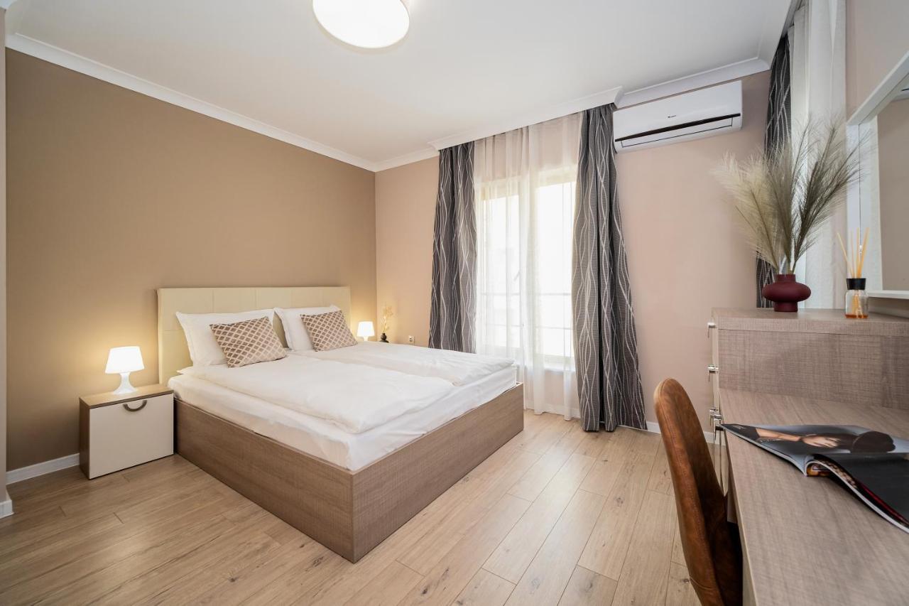 Comfy Luxury Center *