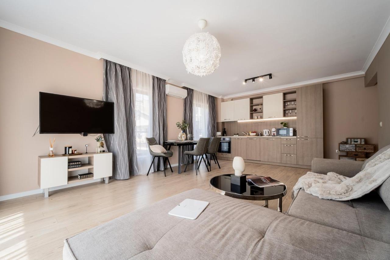 Comfy Luxury Center