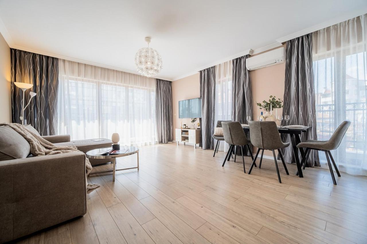 Comfy Luxury Center